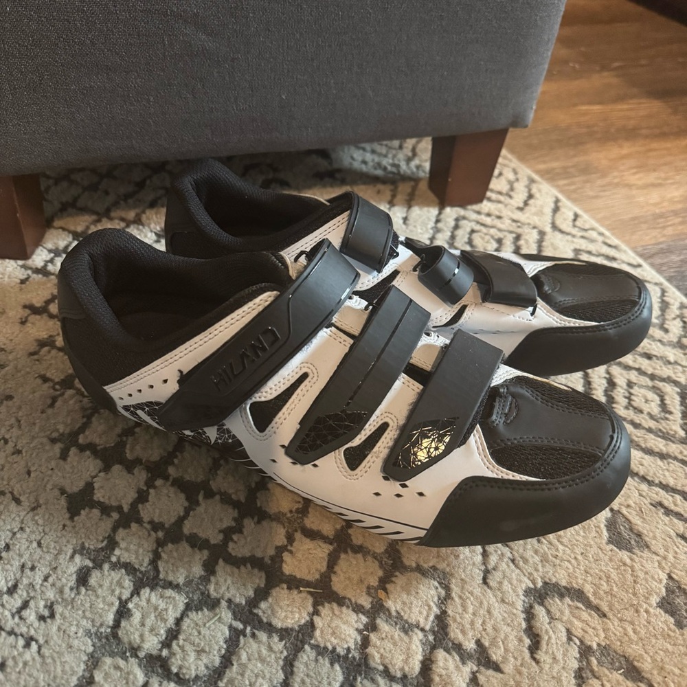 Hiland Men’s 12.5 Black and White Cycling Shoes
